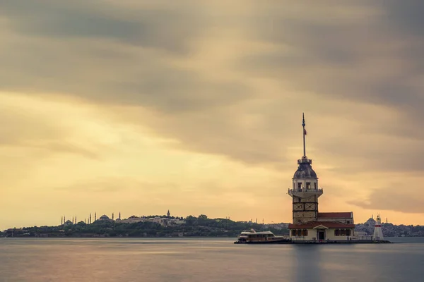 Günbatımında İstanbul Bakire Kulesi 'nin incisi