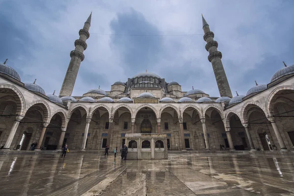 İstanbul, Fatih Türkiye - 25 Mart 2018: İstanbul 'un önemli tarihi binalarından biri olan Süleyman Camii