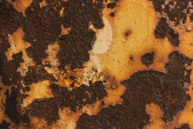 Paslanmış demir yüzeyler farklı dokular yaratır.