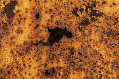 Paslanmış demir yüzeyler farklı dokular yaratır.