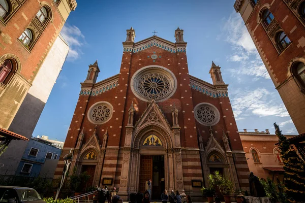 İstanbul, Taksim Türkiye 10 Ocak 2017: İstanbul 'daki en büyük Katolik kilisesi olan Padua' lı Aziz Anthony Kilisesi