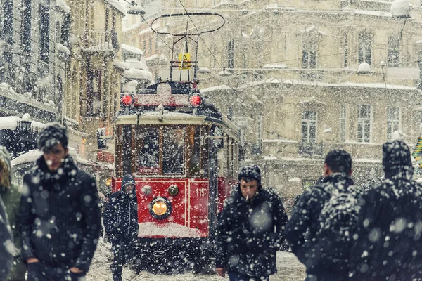 İstanbul, Taksim Türkiye - 01.10.2017: İstanbul, Taksim 'de karlı bir günde