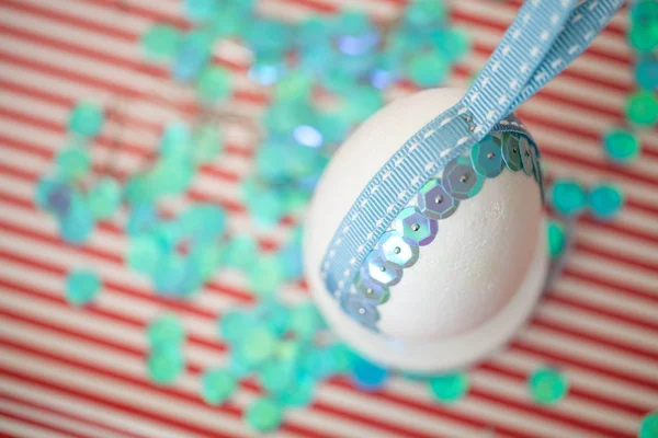 Sequins hand-decorated Easter egg — Stock Photo, Image