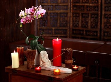 Spa kokulu mumlar ile natürmort