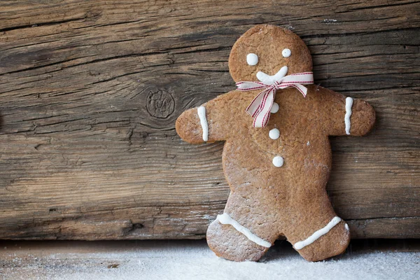 Gingerbread man, people on wood, suitable snow and winter — Stock Photo, Image