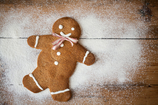 Gingerbread man, people on wood, suitable snow and winter
