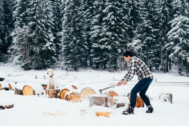 adam ahşap dağlarda pirzola
