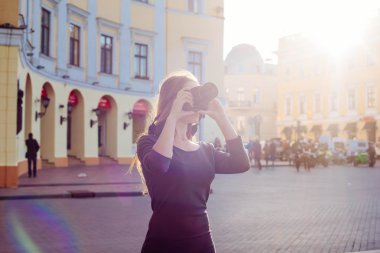 erkek meydanında kamera ile
