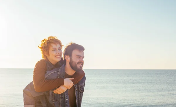 Loving couple on beach — Stock Photo, Image