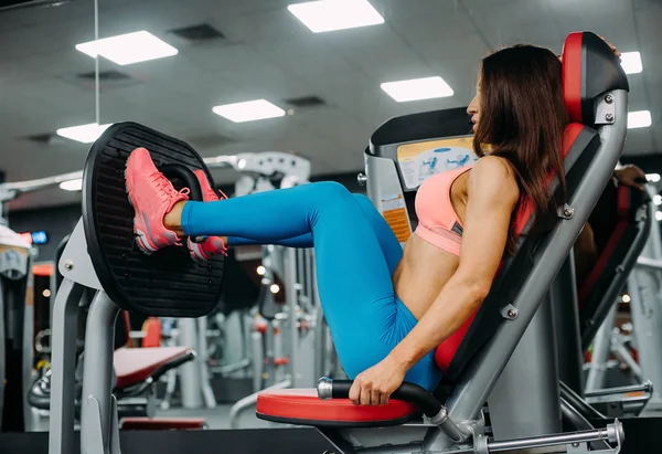 genç kız egzersiz yapıyor