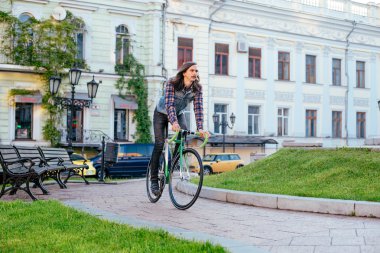 adam sürme sabit vites bisiklet