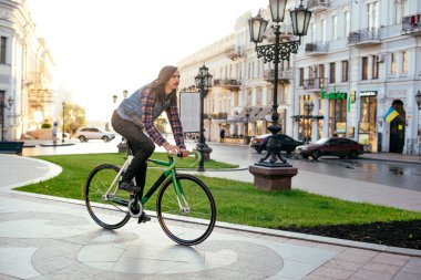 adam sürme sabit vites bisiklet