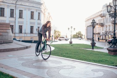 adam sürme sabit vites bisiklet