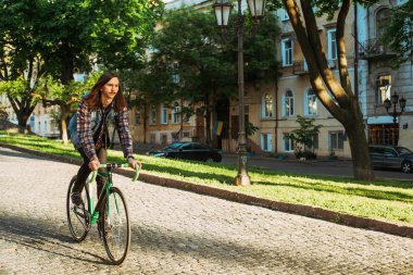 adam sürme sabit vites bisiklet