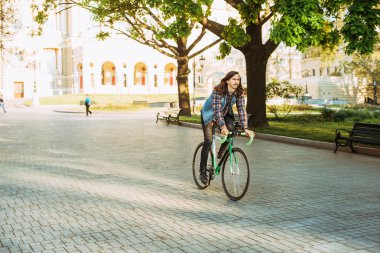 adam sürme sabit vites bisiklet