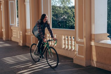 adam sürme sabit vites bisiklet