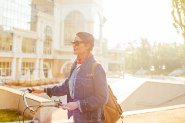 kadın binicilik bisiklet