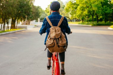 kadın binicilik bisiklet