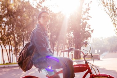 kadın binicilik bisiklet