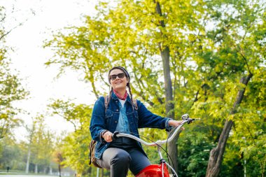 kadın binicilik bisiklet