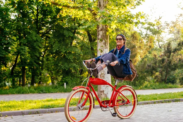 kadın binicilik bisiklet