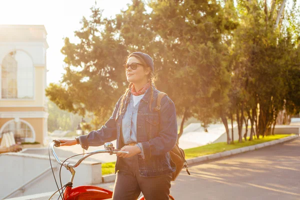 kadın binicilik bisiklet