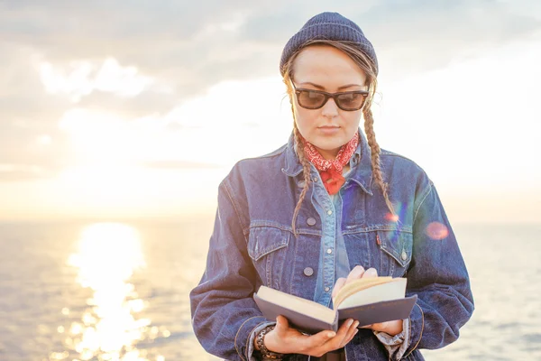 Deniz istirahat kadın