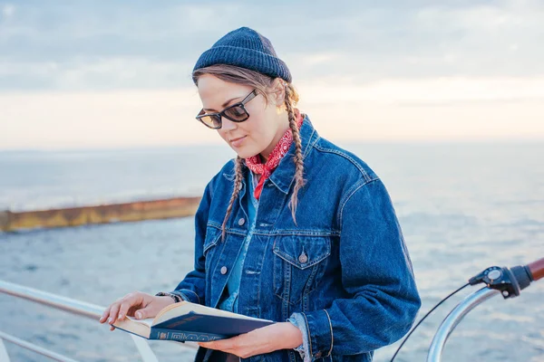 Deniz istirahat kadın