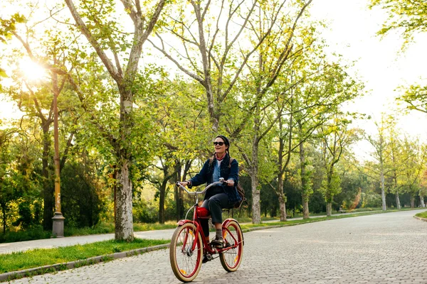 kadın binicilik bisiklet