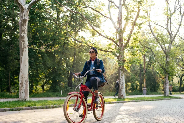 kadın binicilik bisiklet