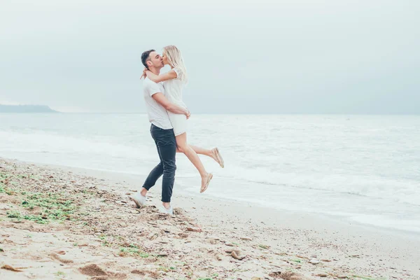 Young loving couple — Stock Photo, Image