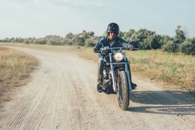 adam sürme motosiklet