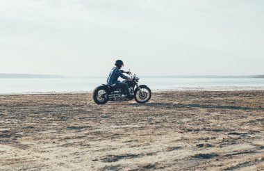 adam sürme motosiklet