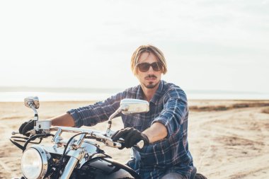 adam sürme motosiklet