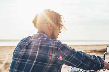 adam sürme motosiklet