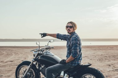 adam sürme motosiklet