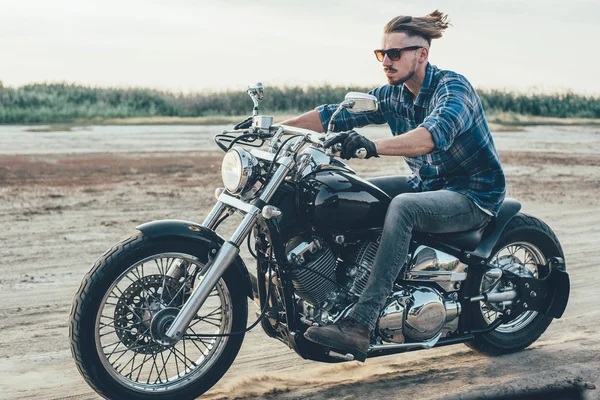 adam sürme motosiklet