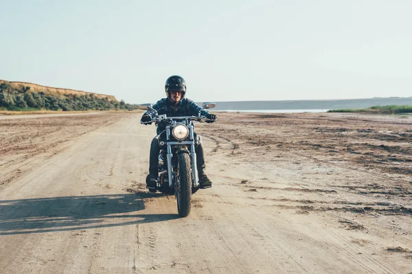 adam sürme motosiklet