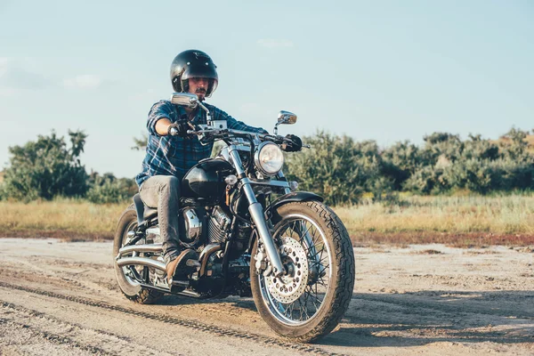 Man riding motorcycle — Stock Photo, Image