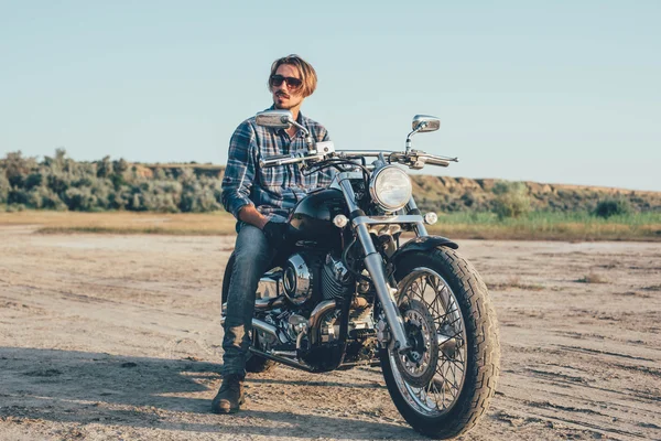 adam sürme motosiklet