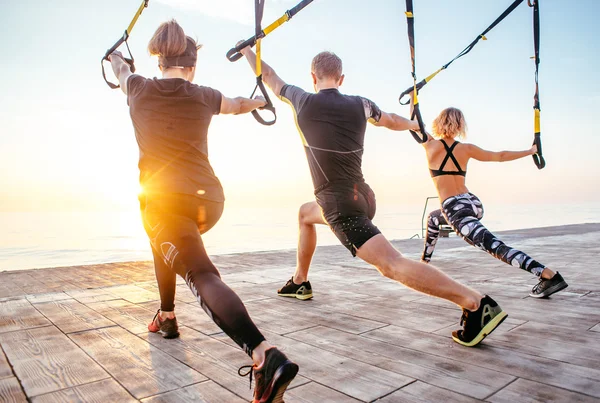 Gruppe von Personen mit Trx-Training — Stockfoto