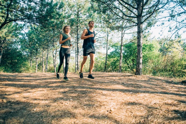 Jeune couple sportif — Photo