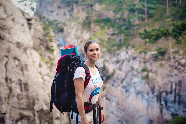 Caucasian hiker woman on trek in mountains with backpack living a healthy active lifestyle. Hiker girl on nature landscape hike in Crimea. — Stock Photo, Image