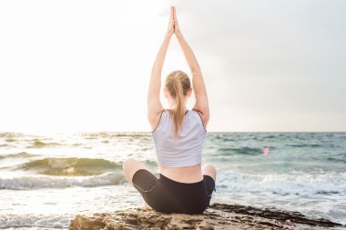 Fitness Spor modeli sahil üzerinde