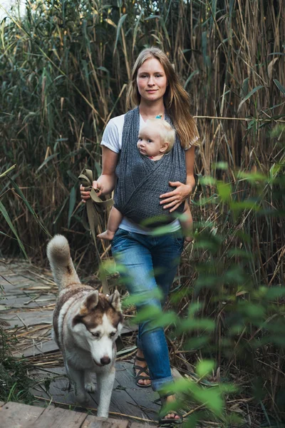 Mother walking with daughter and dog — Stock Photo, Image
