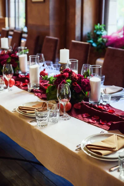 Conjunto de mesa para o casamento ou outro jantar evento servido — Fotografia de Stock