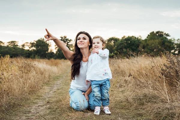 Mother and daughter playing on autumn field together, loving family having fun outdoors — Stock Photo, Image