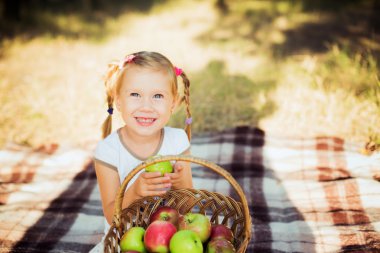 Elmalı Park'ta küçük kız