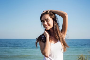 deniz genç güzel kadın