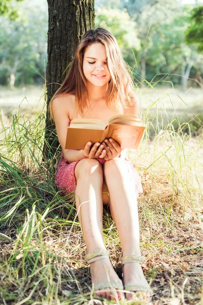 Young beautiful caucasian female reading book in park Royalty Free Stock Photos